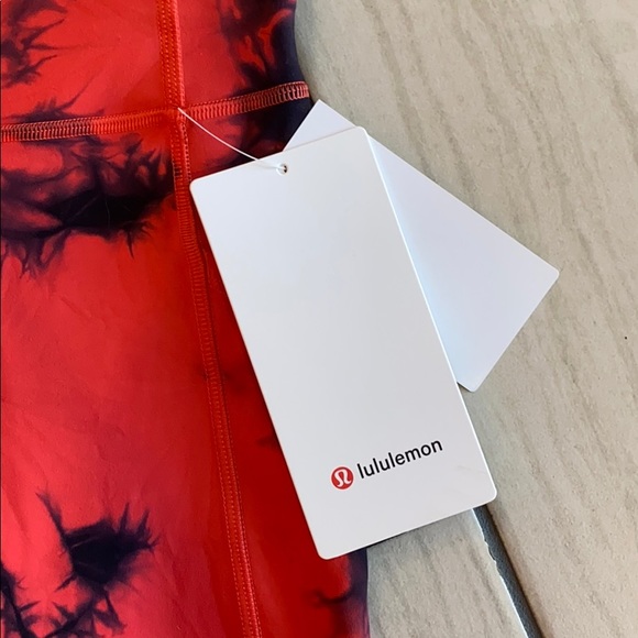 Lululemon invigorate HR TIGHT 25’ - Picture 3 of 4